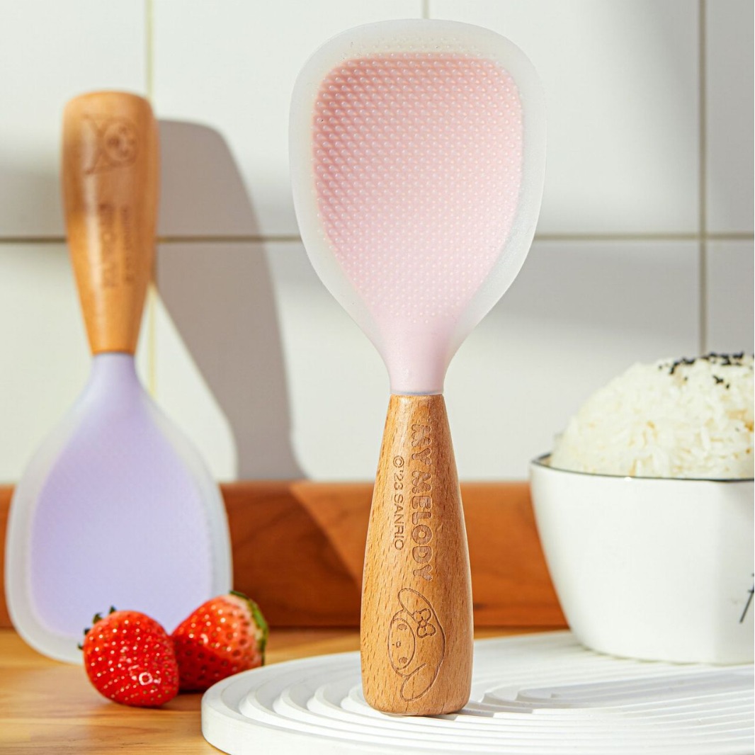 東莞<a href='http://www.unoscientific.com/Products/shuangseguijiaoweizu.html' class='keys' title='點(diǎn)擊查看關(guān)于硅膠制品廠的相關(guān)信息' target='_blank'>硅膠制品廠</a>:硅膠餐具與塑膠日用品它們的區(qū)別 東莞硅膠制品廠:硅膠餐具與塑膠日用品它們的區(qū)別